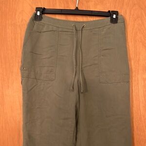 Women’s Chico’s small 0.5 regular length pants. Super soft and flows. Perfect